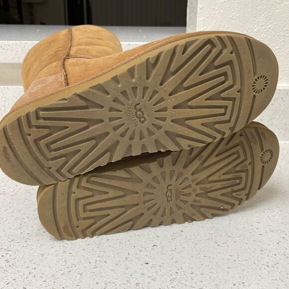 UGG woman’s Classic Short II boot | chestnut | size 9 - Picture 8 of 12